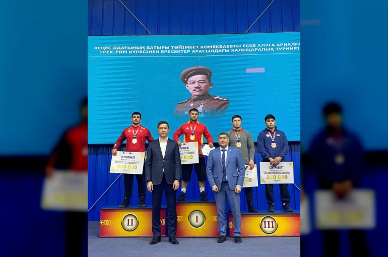 Muhittin Emre Helvacı’dan gümüş madalya