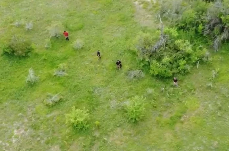 Muhtar, kaçak kazı şüphelilerini dronla görüntüledi 
