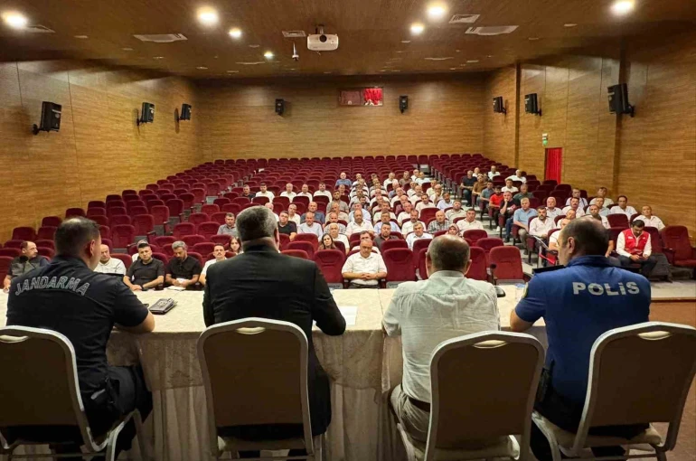 Muhtarlar konuştu, kurum yetkilileri dinledi 