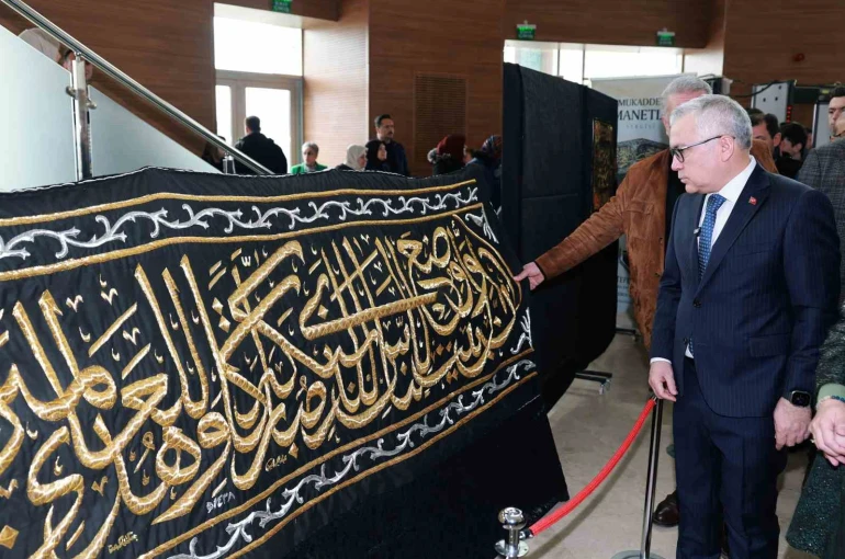 Mukaddes Emanetler Sergisi Sivas’ta Ziyarete Açıldı