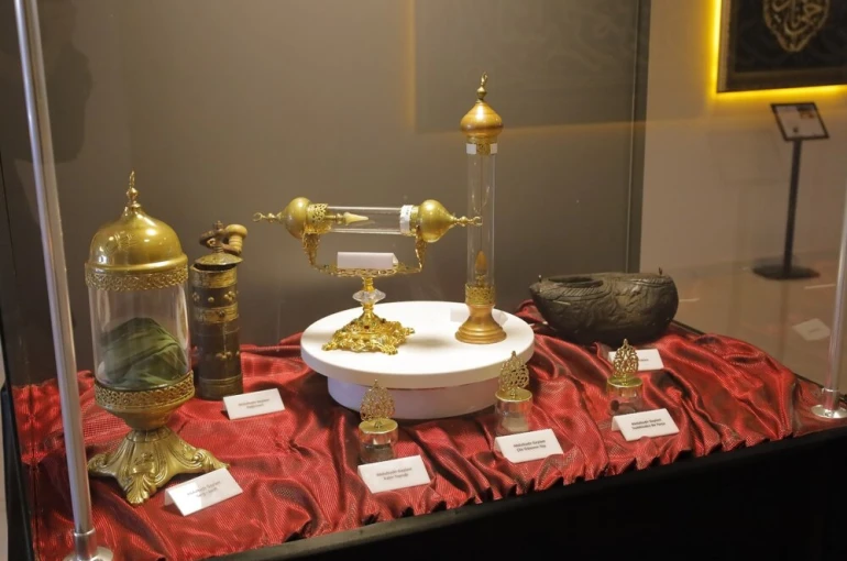 Mukaddes emanetler sergisi yoğun ilgi gördü 