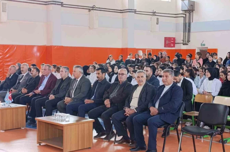 Muradiye’de imam hatip okullarının 74. kuruluş yıl dönümü kutlandı 