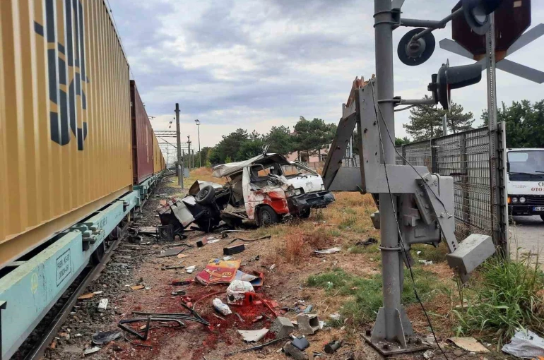 Muratlı’da hemzemin geçitte kaza: 1 yaralı 