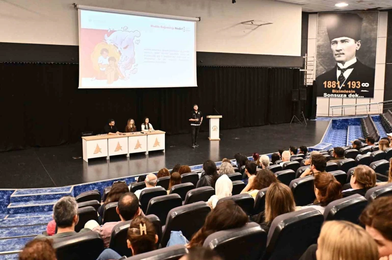 Muratpaşa Belediyesi’nden madde bağımlılığını önleme konferansı 