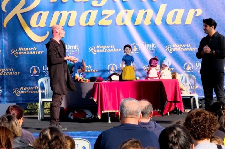 Muratpaşa Kent Meydanı’nda Ramazan buluşmaları devam ediyor