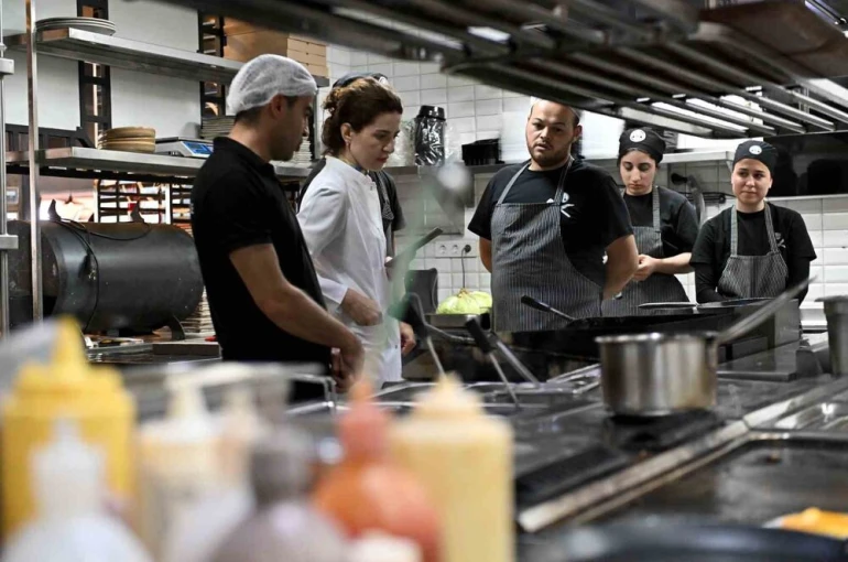 Muratpaşa’da 50 işletmeye Gold Town hijyen bilgilendirmesi yapıldı 