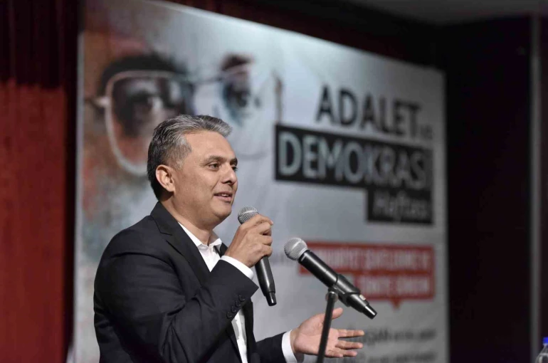 Muratpaşa’da aydınlığa adanmış bir panel 