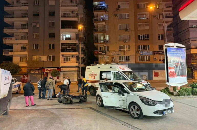 Muratpaşa’da otomobil ile motosiklet çarpıştı: 1 yaralı