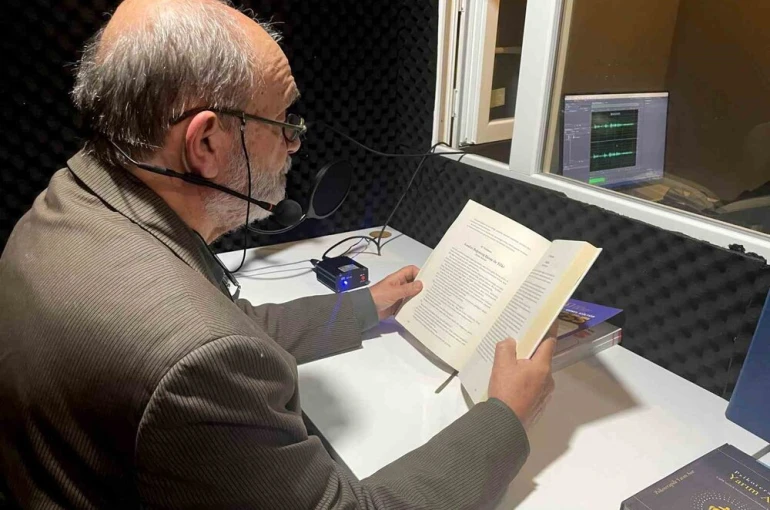 Muratpaşa’da yazar ve şairler gönüllü okuyucu oldu