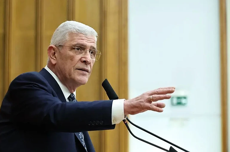 Müsavat Dervişoğlu: "Sizin söylediklerinize değil, yaptıklarınıza bakıyorum"