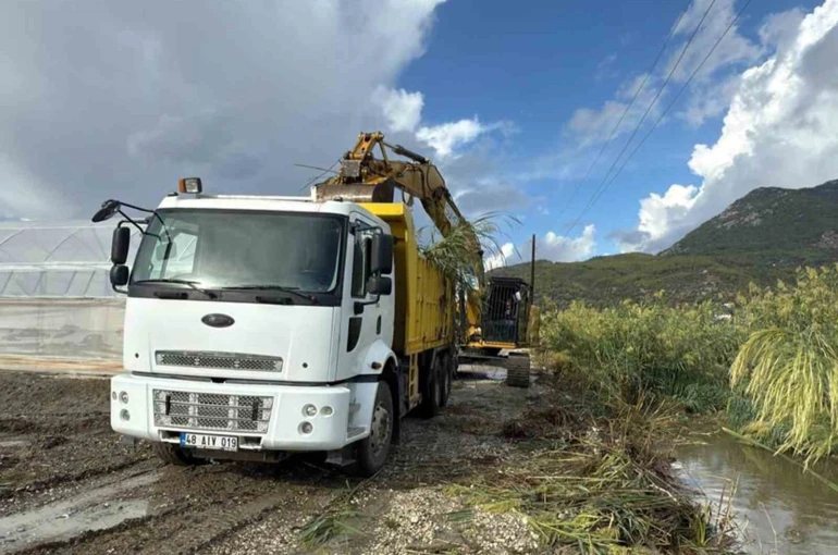 MUSKİ, Fethiye ve Seydikemer’de 77 km dere temizliği yaptı