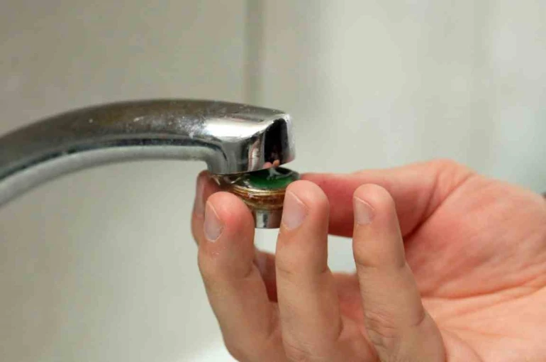 Musluğa takılan küçük aparat, suyu yüzde 70 kurtarıyor: Tasarruf hamlesi 