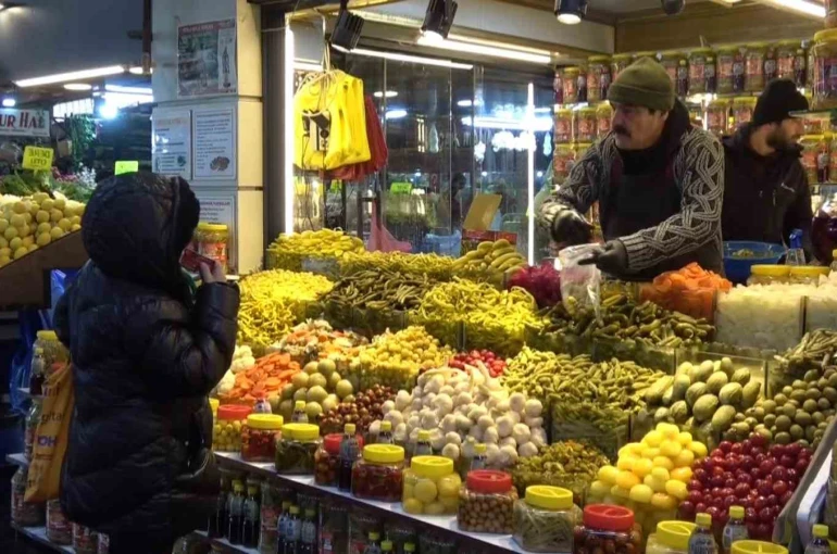 Muşmuladan kiraza 35 çeşit ürünün turşusunu kurdular 