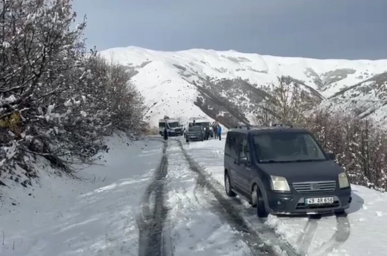 Muş’ta 14 köy yolu kapandı, 4 araç mahsur kaldı 