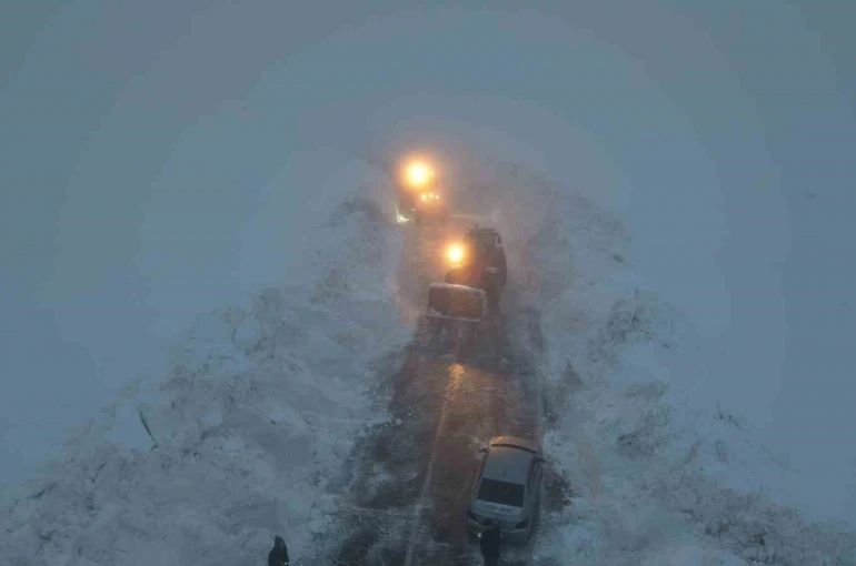 Muş’ta bahar ayında kar ulaşımı olumsuz etkiledi