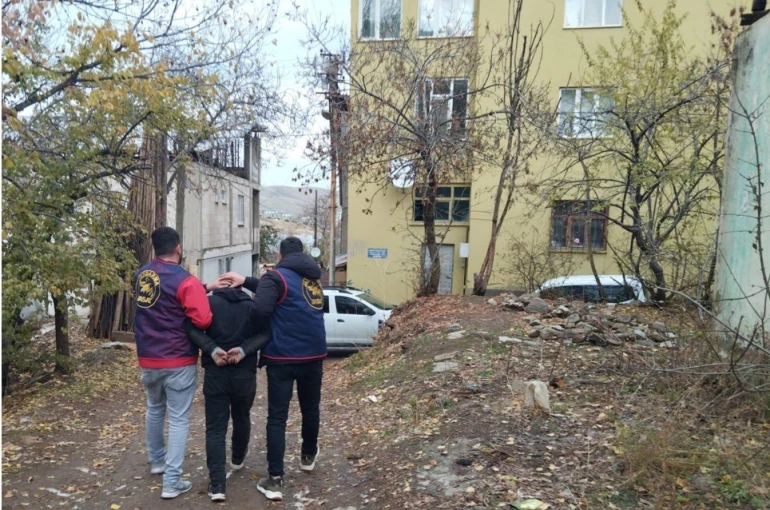 Muş’ta hapis cezası bulunan şahıs kovalamaca sonucu yakalandı