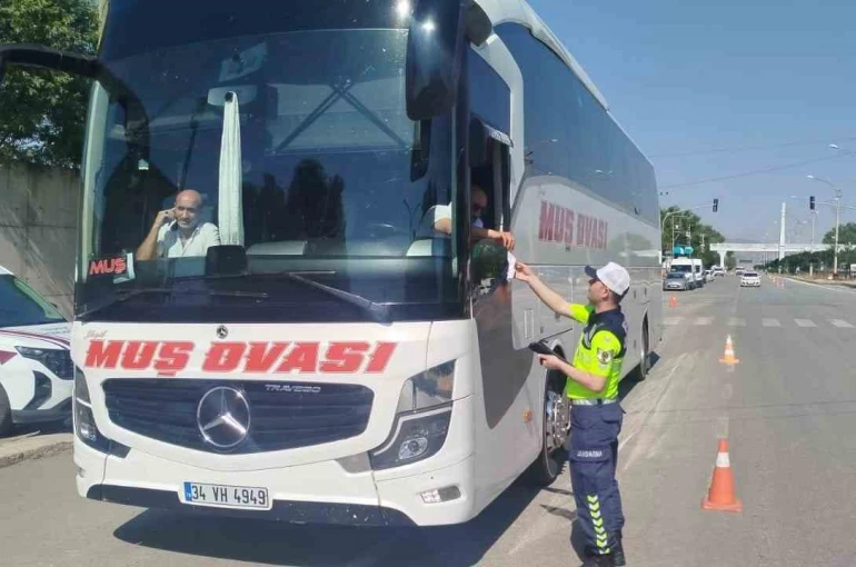 Muş’ta jandarmadan şehirlerarası yolcu otobüslerine sıkı denetim 