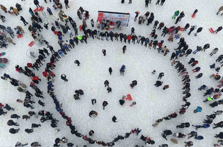 Muş’ta "Kar Festivali" renkli görüntülere sahne oldu