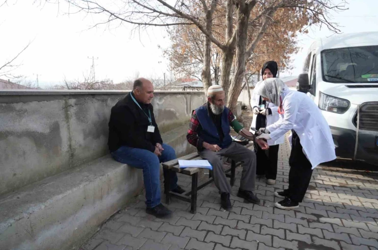 Muş’ta köy köy mobil sağlık taraması 