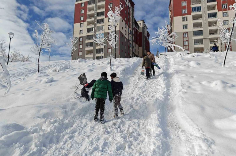 Muş’ta okullar 1 gün tatil edildi 
