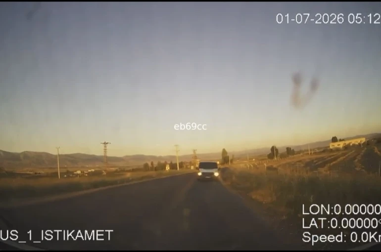 Muş’ta ters yönde ilerlerken ambulansın kamerasına takılan sürücüye ceza
