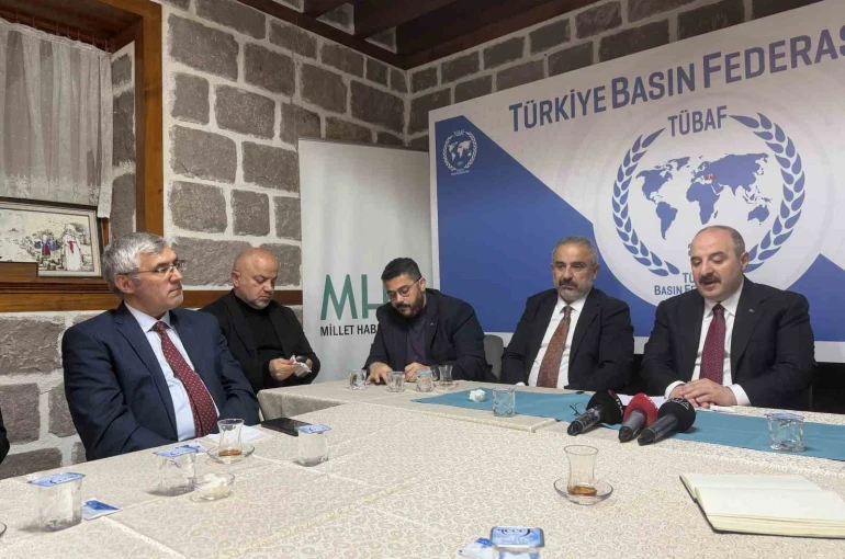 Mustafa Varank: "Şu anda partinin bütün dizaynını Özgür Özel’e göre yapıyorlar" 