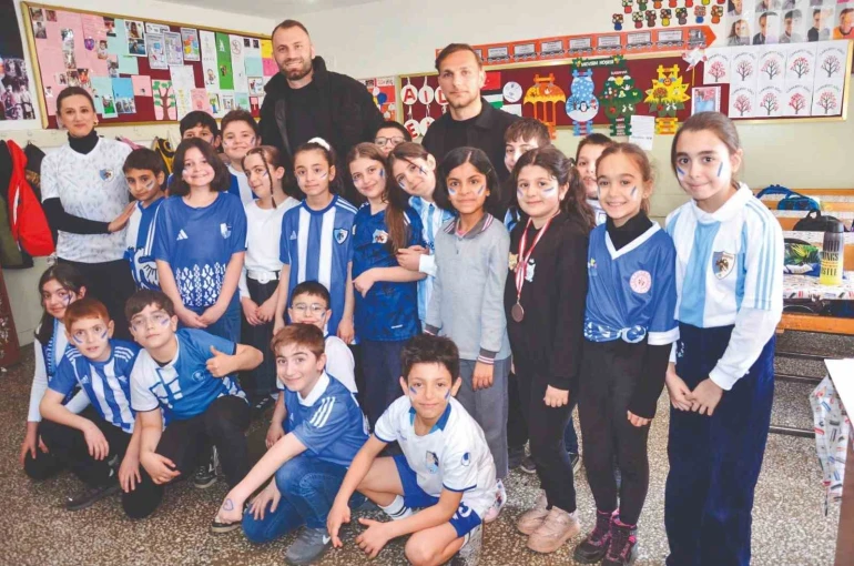 Mustafa Yumlu ve Sefa Akgün çocukların çağrısını cevapsız bırakmadı 