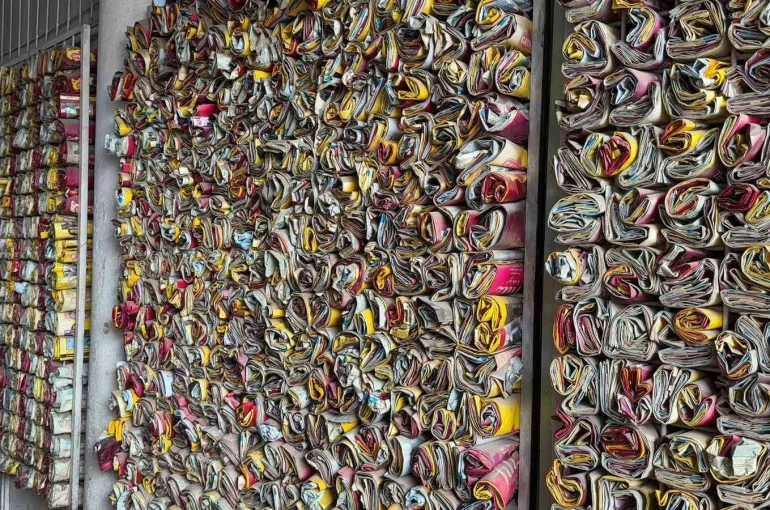 Müşteri ne içtiğini bilsin diye 18 yıldır demleyip sattığı çayların boş paketlerini sergiliyor