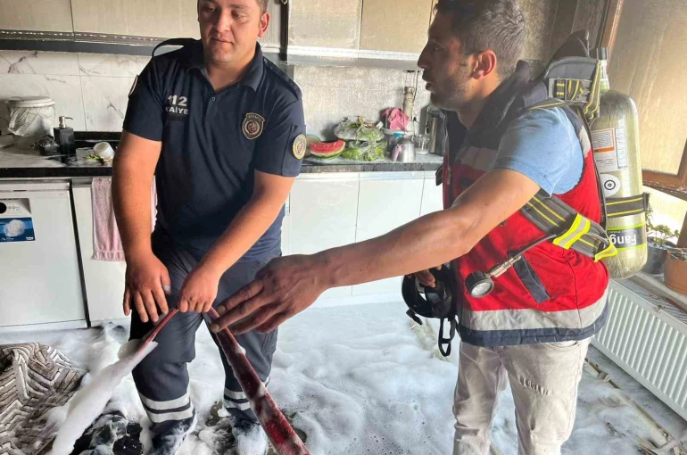 Mutfakta çıkan yangın itfaiye ekiplerince söndürüldü