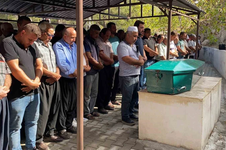 Mutluluklarından geriye fotoğraflar kaldı: Talihsiz kazalar geçirip ölen genç toprağa verildi