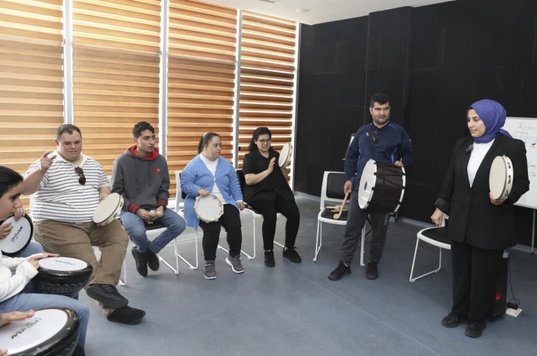 Müzikle engeller aşılıyor 