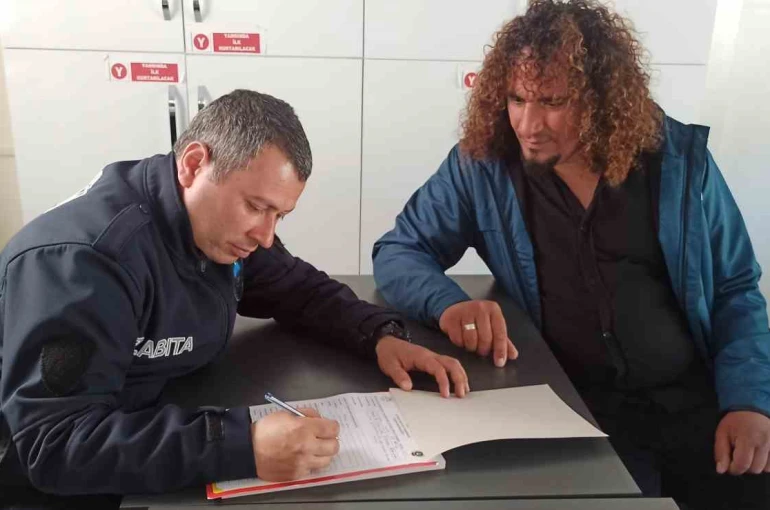 Müzisyen ATM’de unutulan 13 bin 100 lirayı zabıtaya teslim etti 