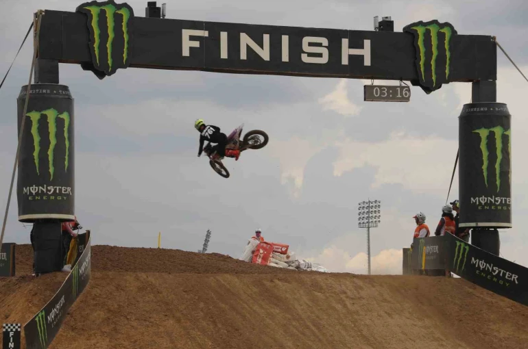 MXGP sıralama yarışları başladı 