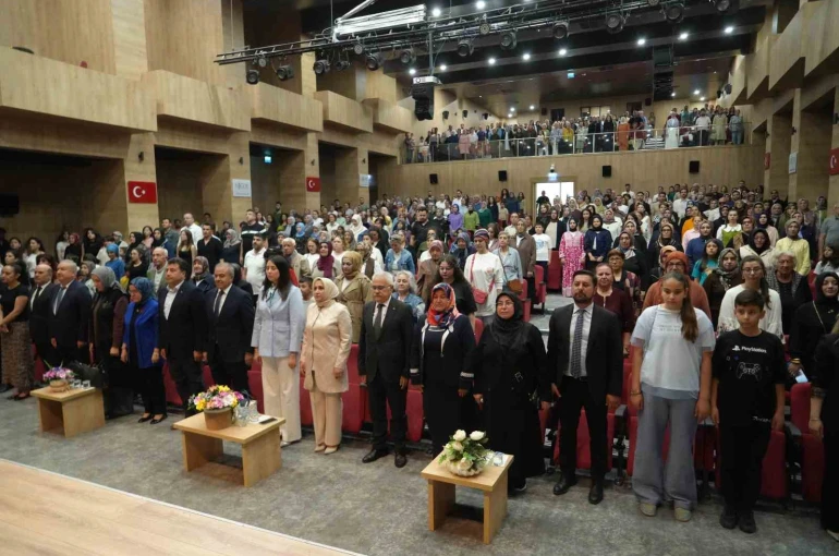 ’Nahita’nın Renkleri Defilesi’ büyük beğeni topladı