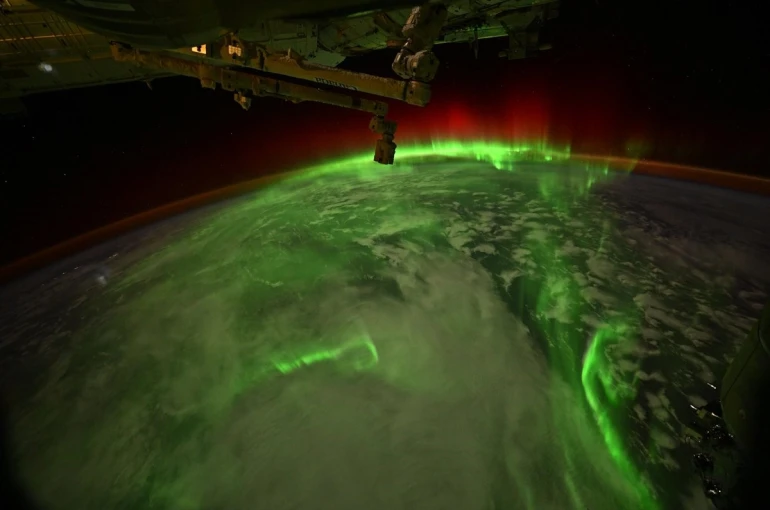 NASA astronotunun uzaydan görüntülediği kutup ışıkları mest etti
