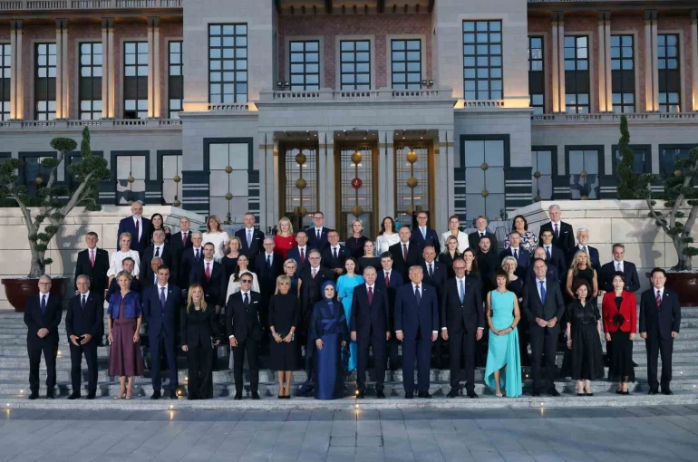 NATO liderleri Külliye’de aile fotoğrafında buluştu 