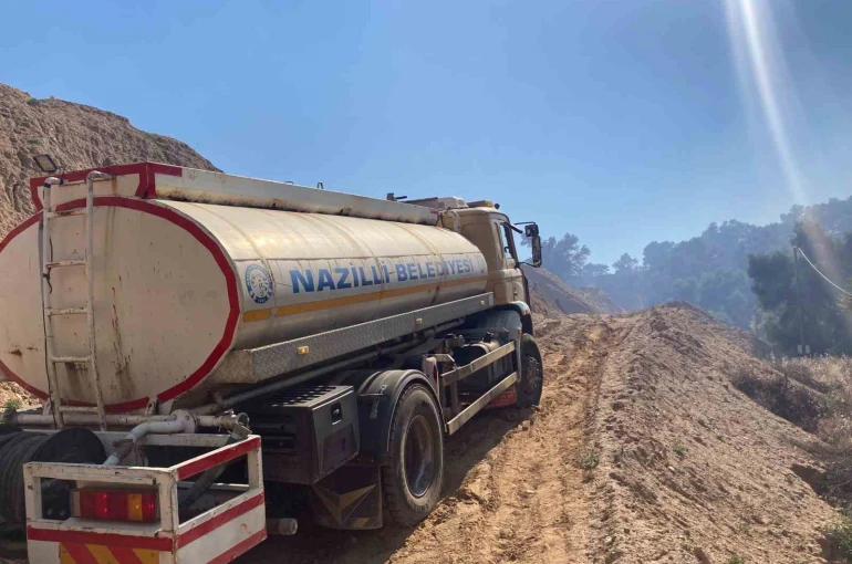 Nazilli Belediyesi ekipleri Bozyurt’taki yangın söndürme çalışmalarına destek veriyor 