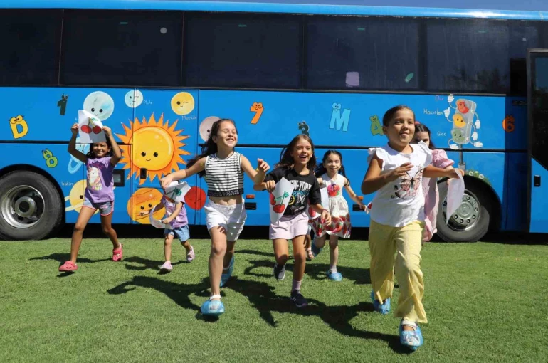 Nazilli Belediyesi Mobil Masal Bahçesi miniklerle buluşuyor 