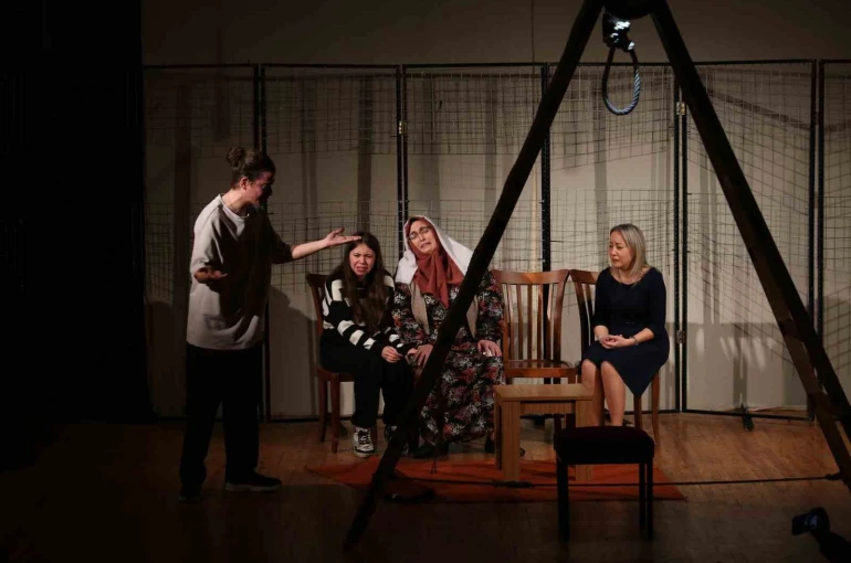 Nazilli HEM tiyatro ekibinin oyunu beğenildi 