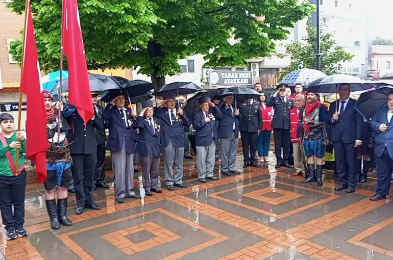 Nazilli’de 23 Nisan yağmur altında kutlandı 