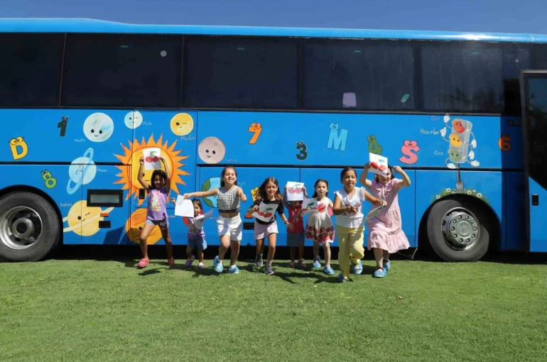 Nazilli’de çocuklara özel Mobil Oyun Otobüsü mahalle mahalle geziyor