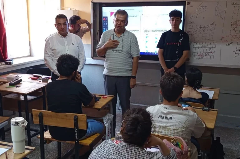Nazilli’de öğrenciler yaz tatilinde de ders başında