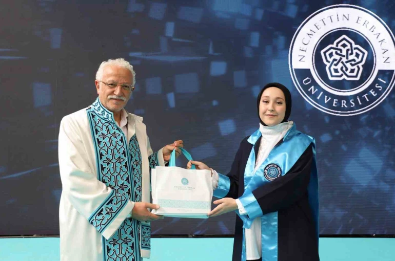 Necmettin Erbakan Üniversitesinde "Bölüm birincileri mezuniyet ve geleceğe mesaj töreni" coşkusu