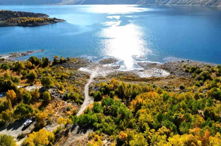 Nemrut’ta kartpostallık sonbahar manzaraları 