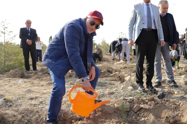 NEÜ’de Milli Ağaçlandırma Günü’nde fidanlar toprakla buluştu