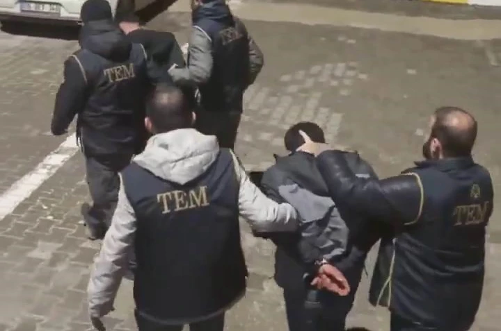 Nevruz’da teröristlerin fotoğraflarını taşıyan 6 kişi gözaltına alındı 