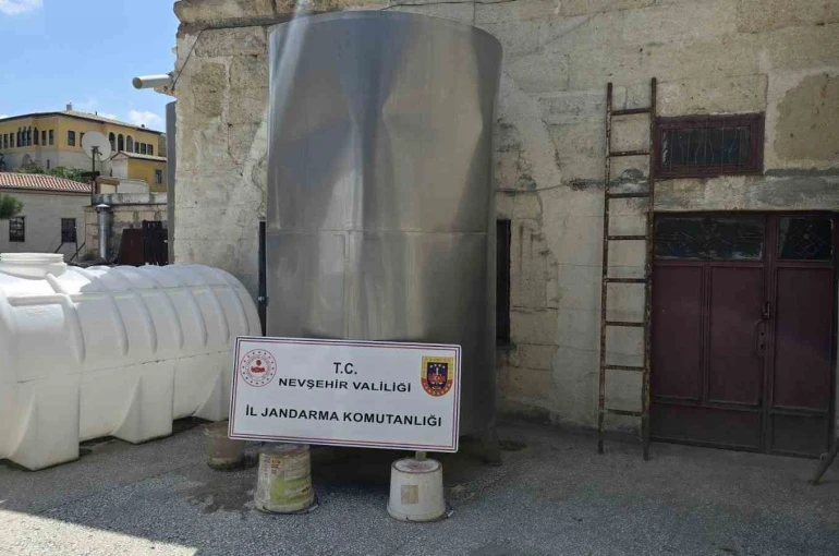 Nevşehir’de 8 bin litre sahte içki ele geçirildi 