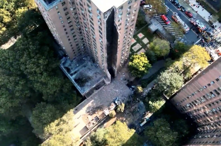 New York’ta 17 katlı binada patlama sonucu kısmi göçme meydana geldi
