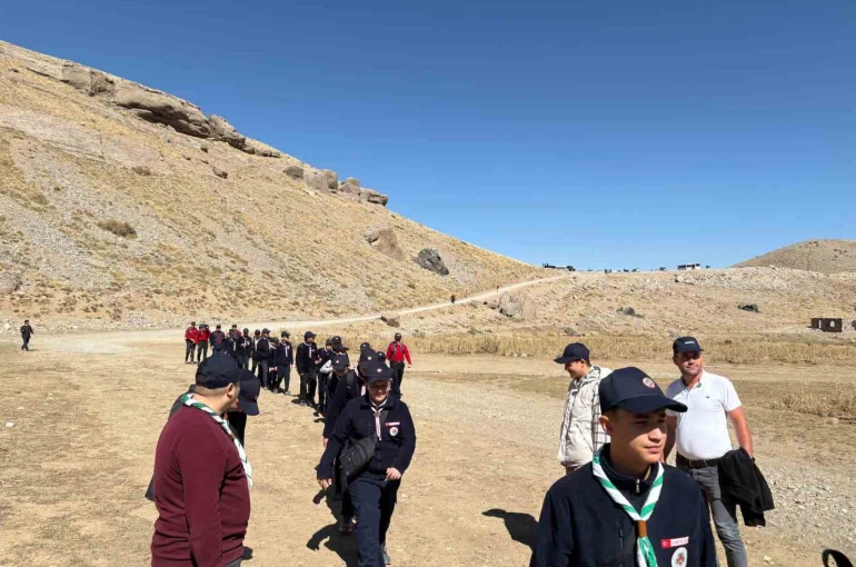 ‘Niğde Gençlerine Sahip Çıkıyor’ projesi kapsamında doğa yürüyüşü düzenlendi 