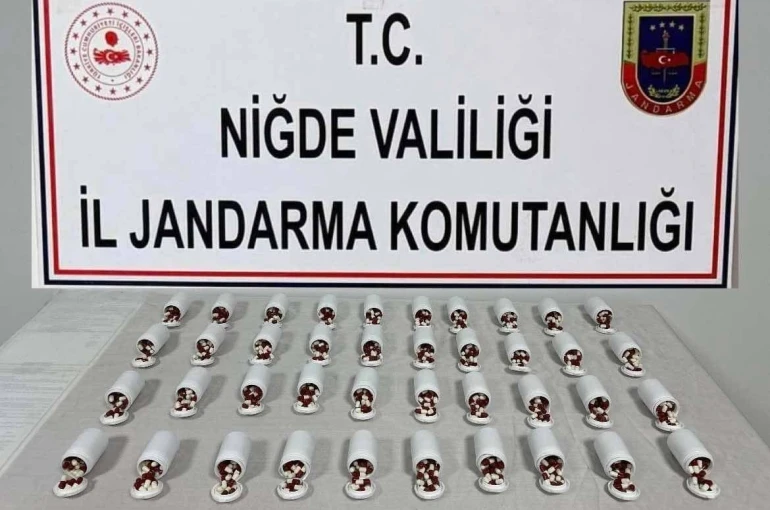 Niğde Otogarı’nda uyuşturucu operasyonu: 2 bin 240 sentetik hap ele geçirildi